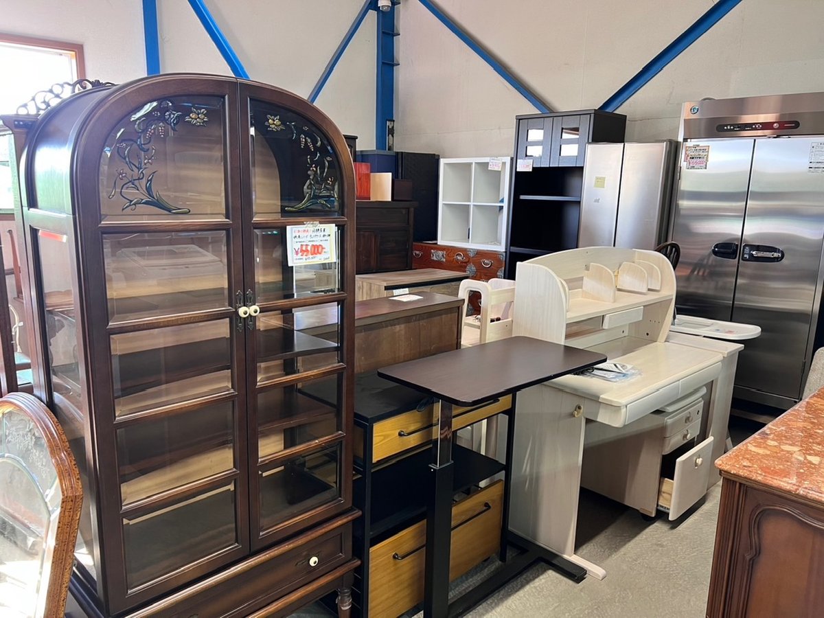 リサイクルショップアクア店内の家具売り場